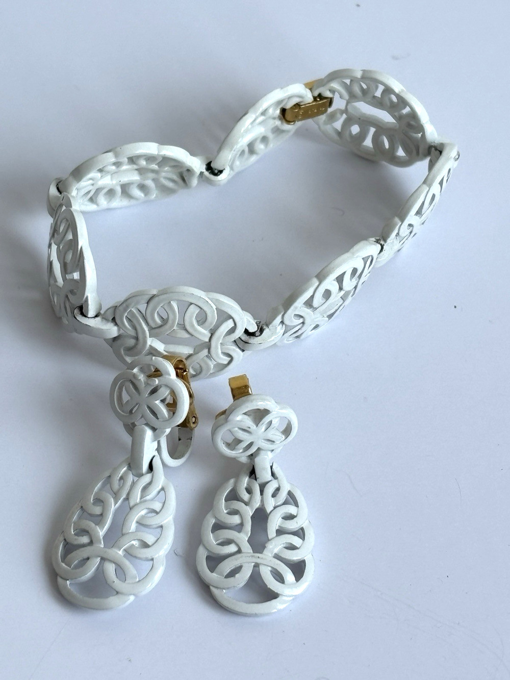 Vintage Crown Trifari White Enamel Cutout Bracelet And Earrings